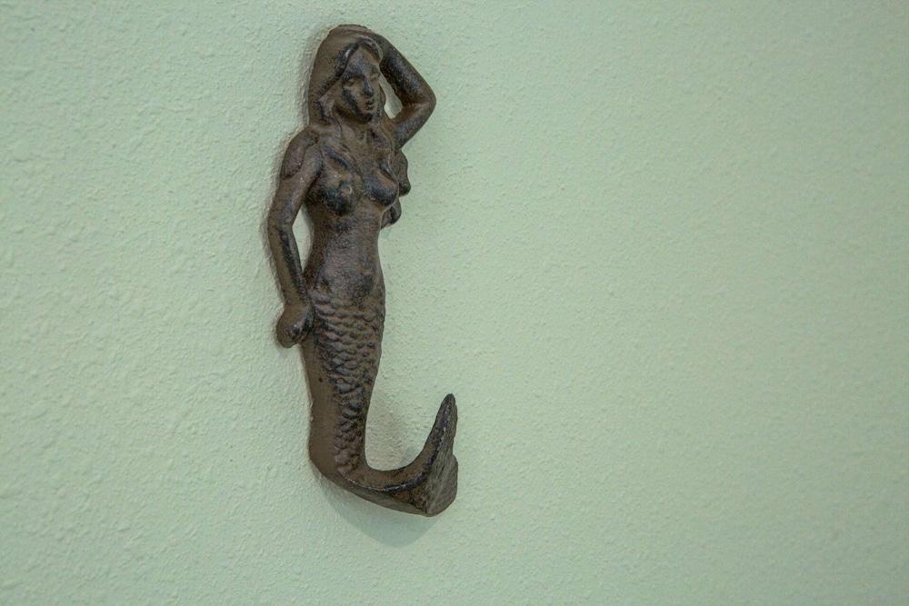 Lulu's Key House Leatherback 2/2 Downstairs