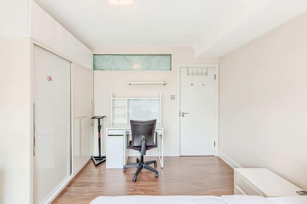 Great 2 Bed, 2 Bath Apartment Next to Hyde Park