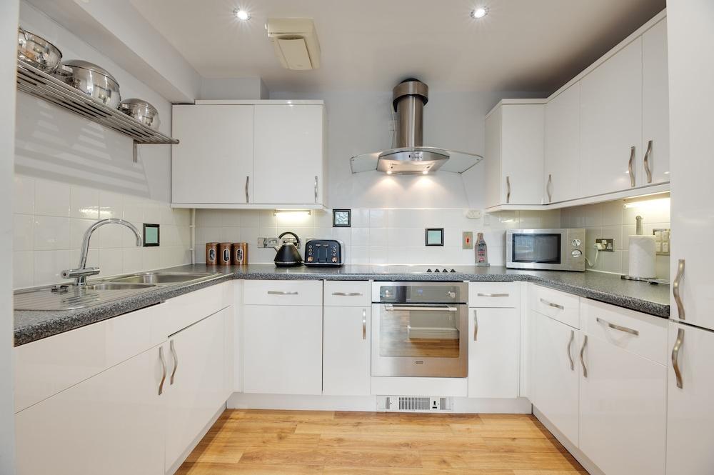 Swan Apartments - By Week2Week