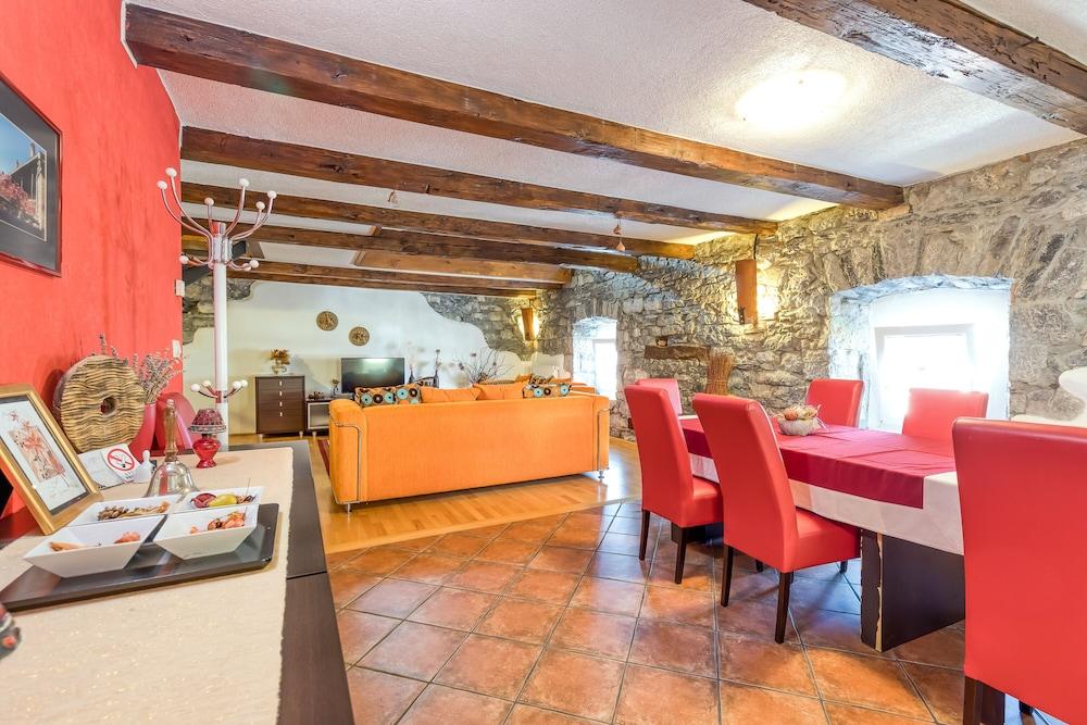 Countryside House Gal