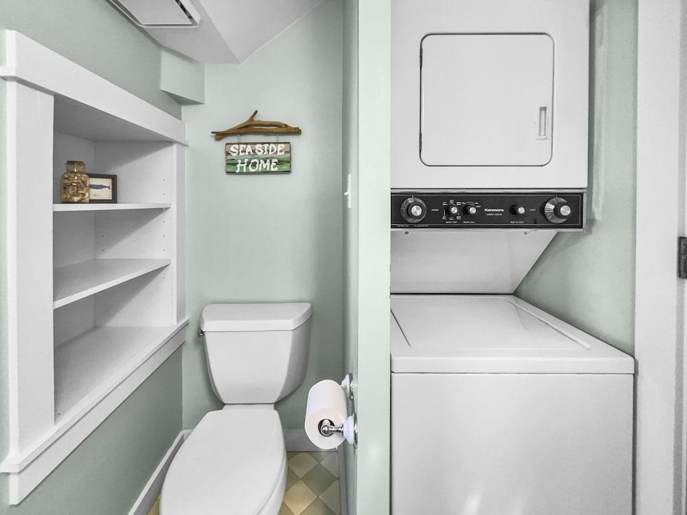 Waves 1 Bedroom Cottage by RedAwning