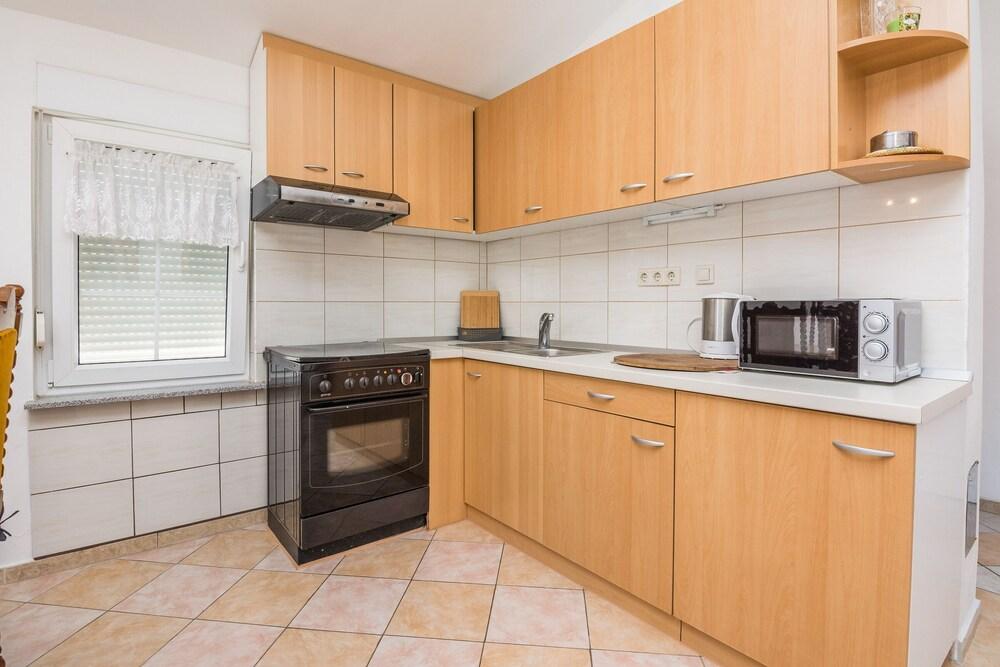 Seaview Apartment Varga 3