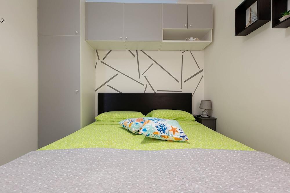 2060 Villetta Krystle