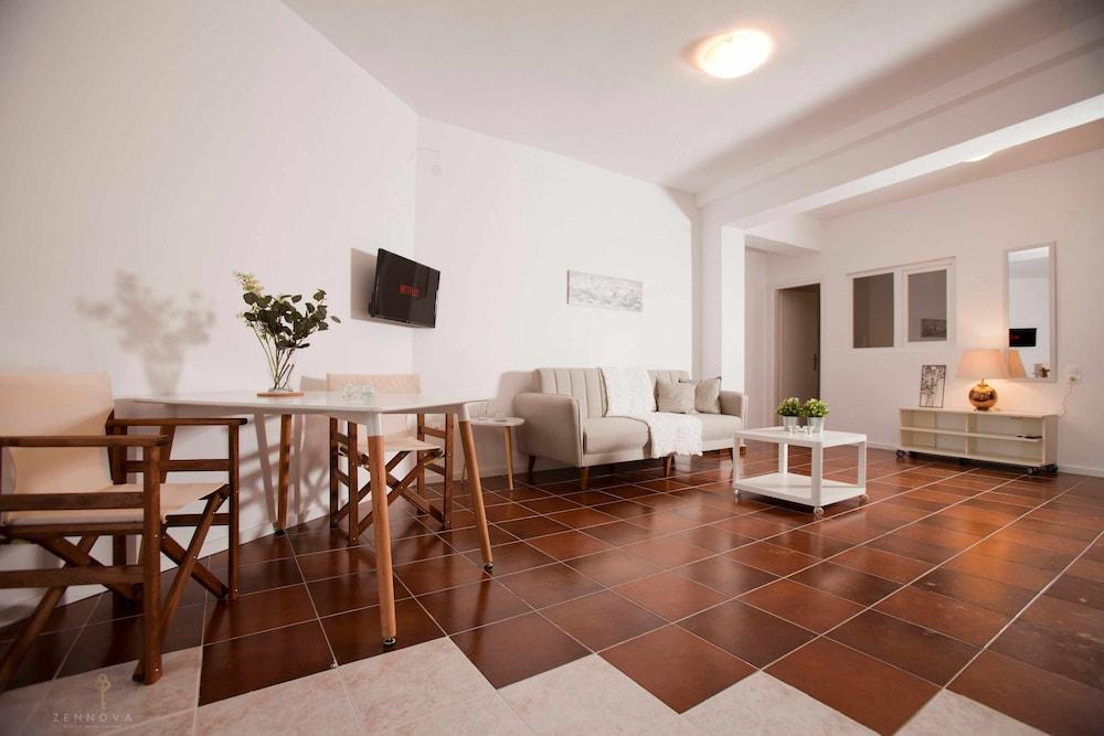 Zennova 32 Kallithea Blue Paradise