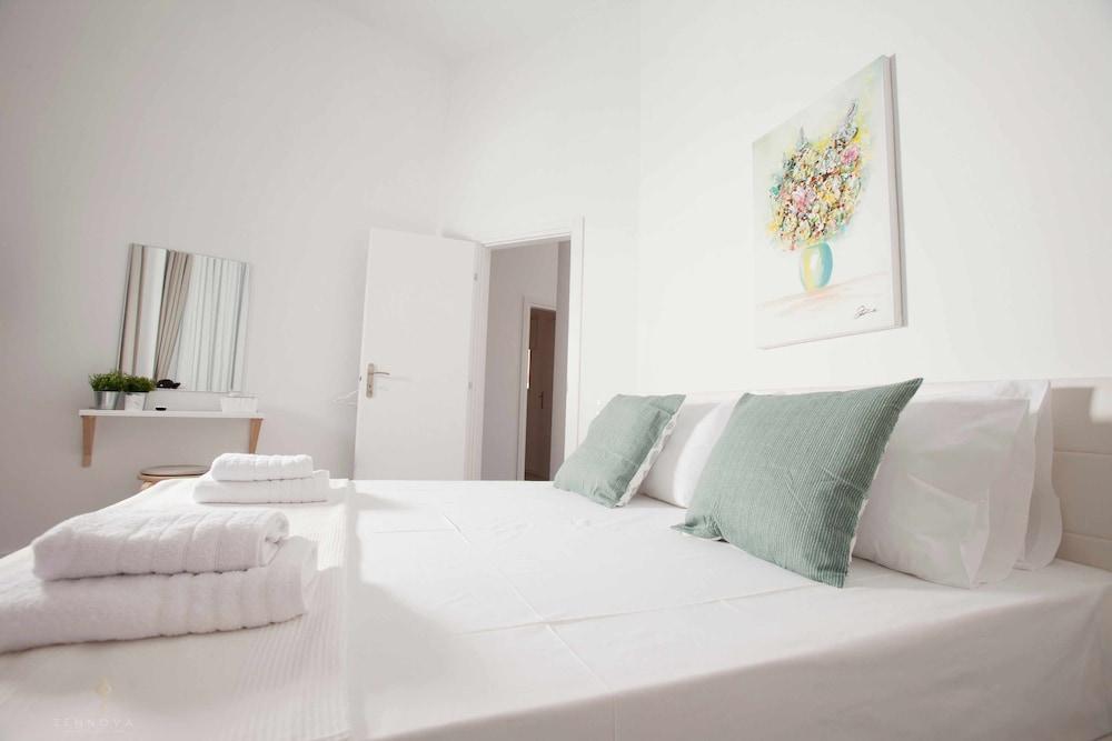 Zennova 33 Kallithea Blue Paradise