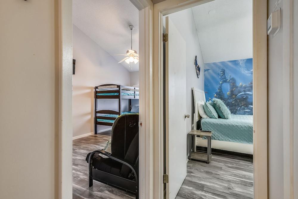 Feeling Tip'Sea by Book That Condo