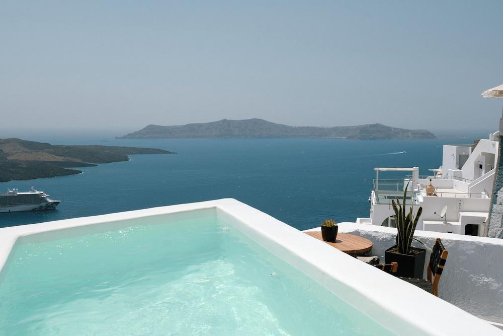 Anemos Fira Caldera View