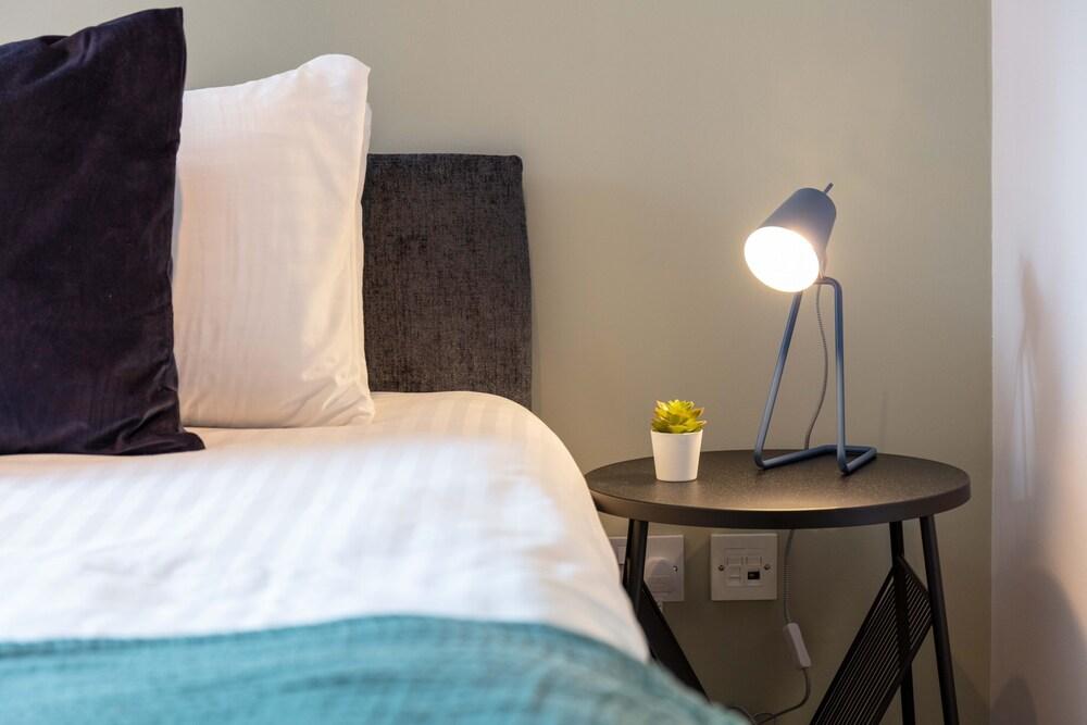 London Gate No2 - Donnini Apartments