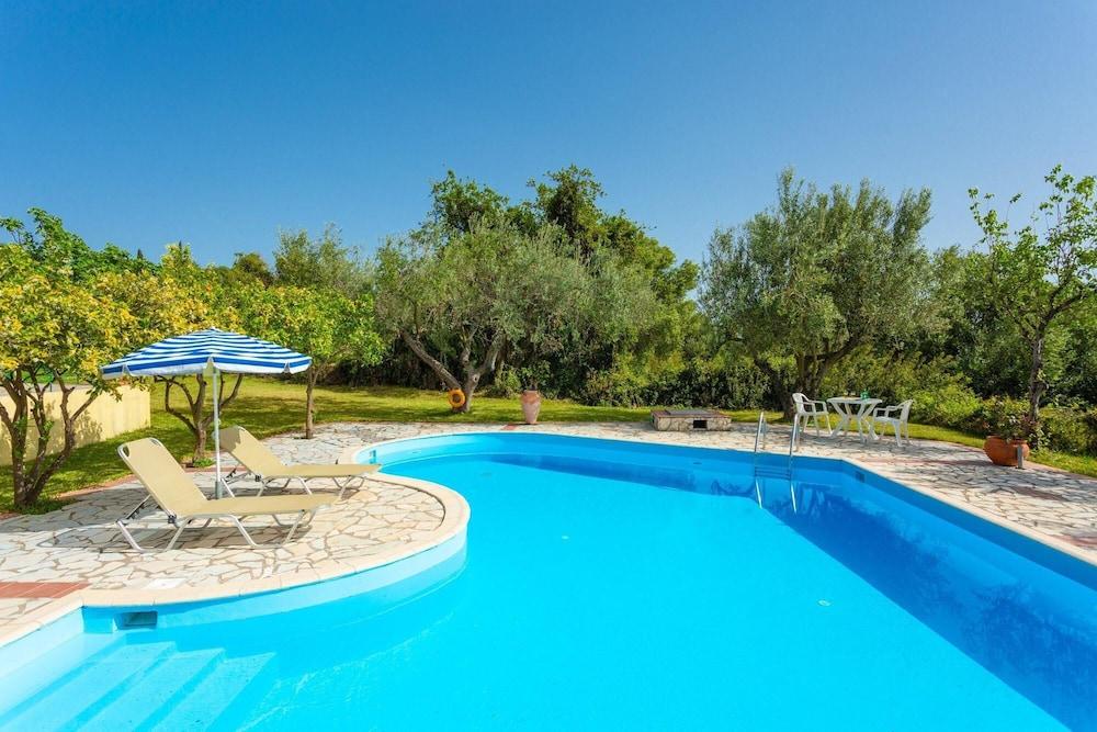 Villa Russa Dionisis Large Private Pool Walk to Beach Sea Views Wifi Car Not Required - 2017