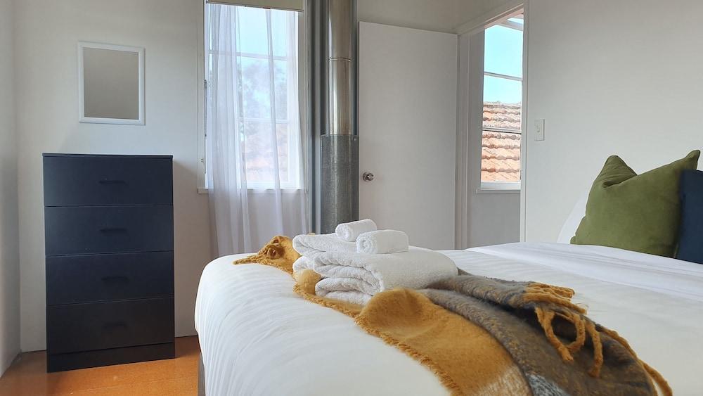 Bright and Modern Oasis in Kingsland