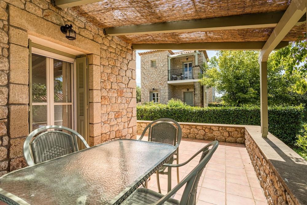 Lithos Stoupa Villas