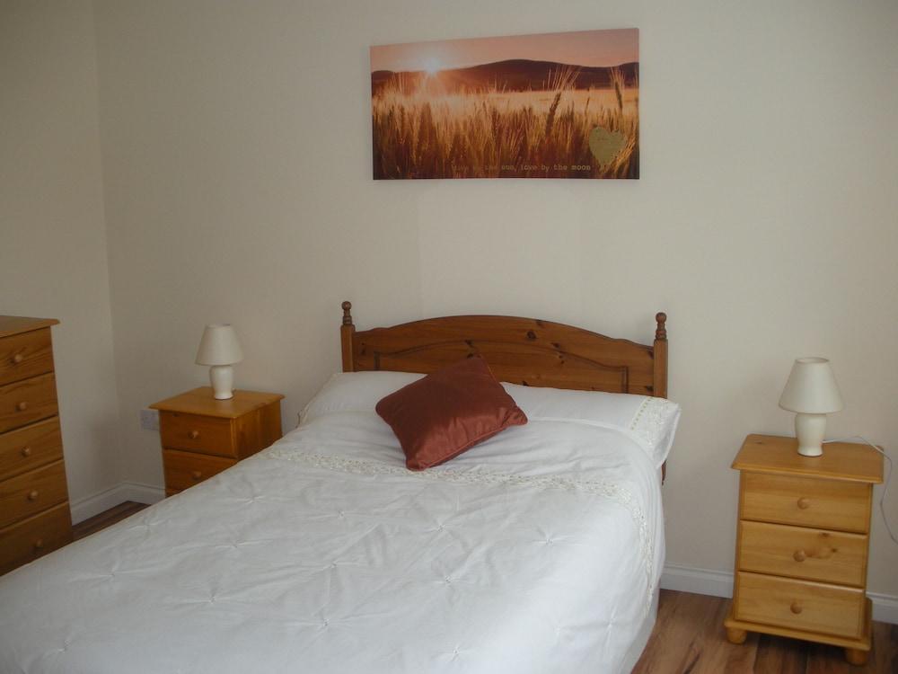 Beautiful 3-bed House in Knock