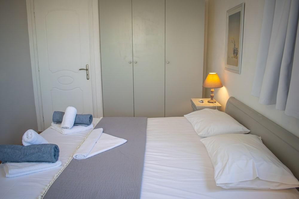 Holiday Sunset Villa Above the Beach