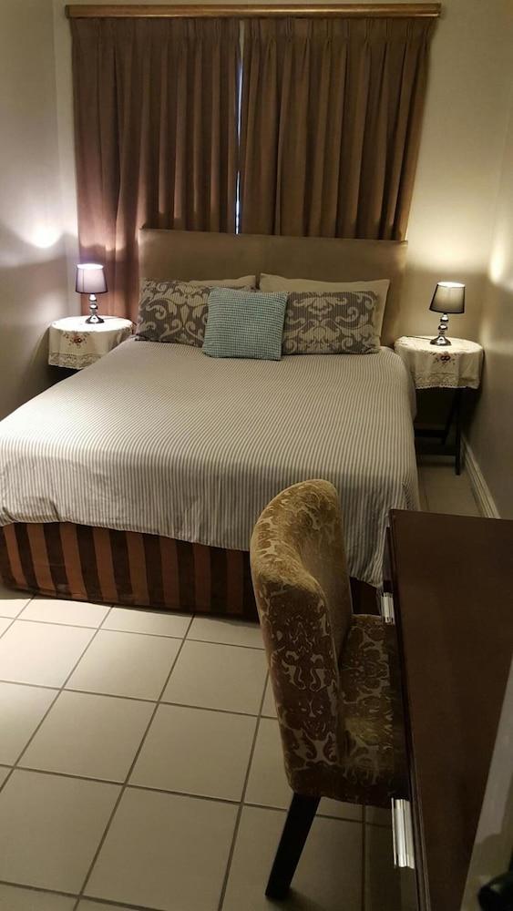 Savoy Lodge - Standard Double Room 4