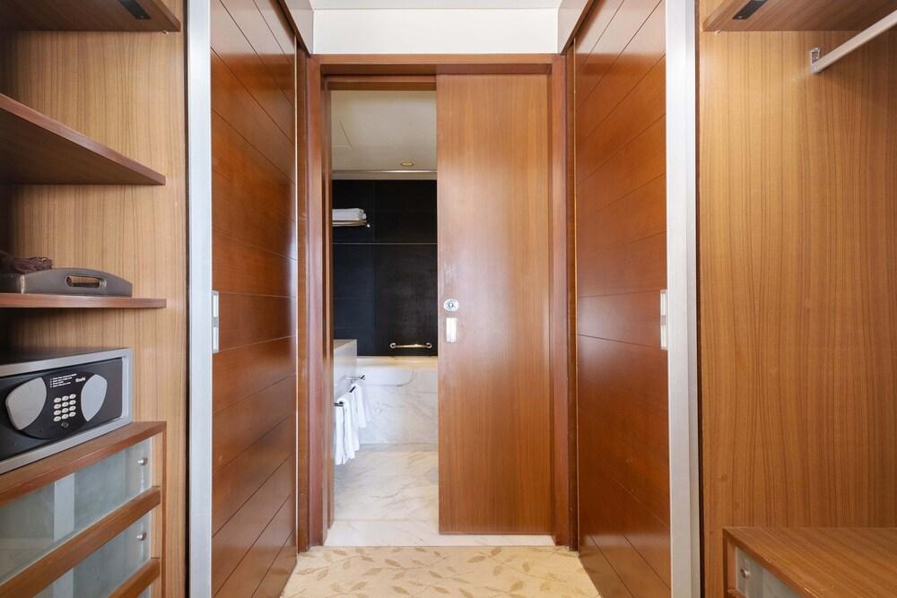 Studio With a View at The Address Dubai Mall