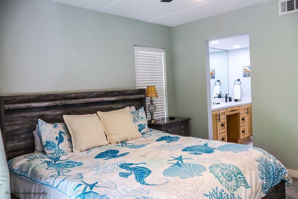 Beachview 110 2 Bedroom Condo by RedAwning