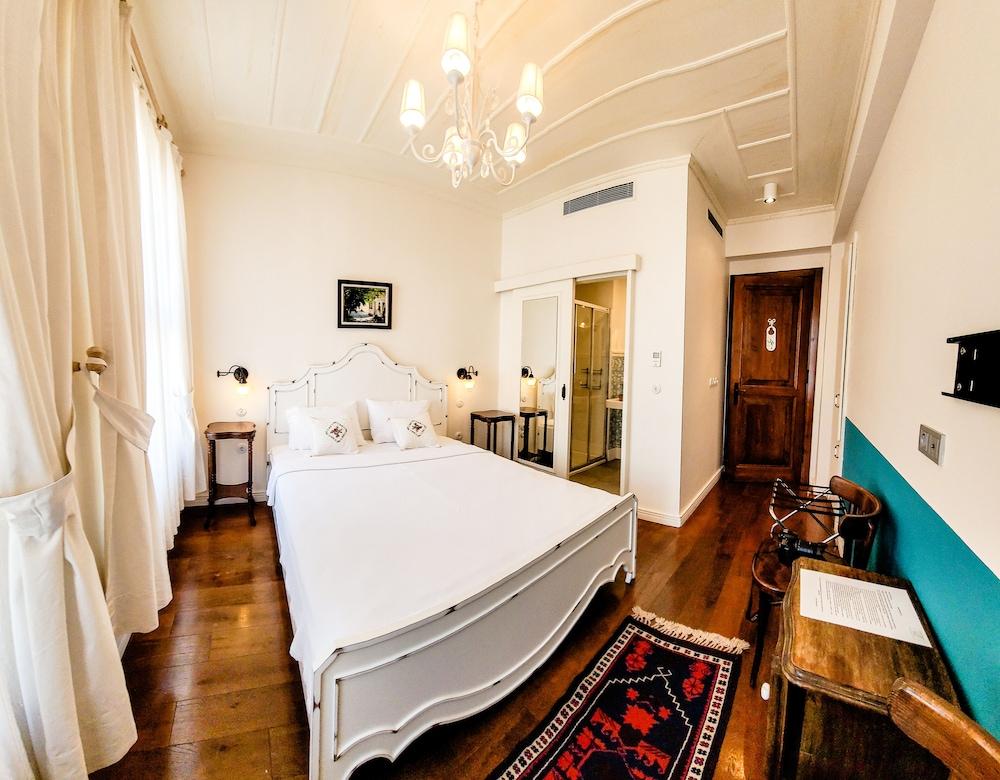 Latife Hanım Konağı