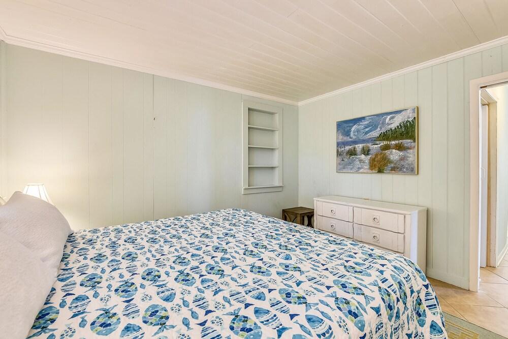 Dolphin Den by Book That Condo