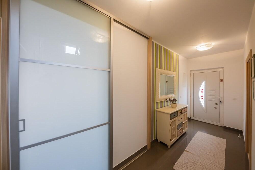 Luxury Secluded Villa w. Pool, Jacuzzi and Garden