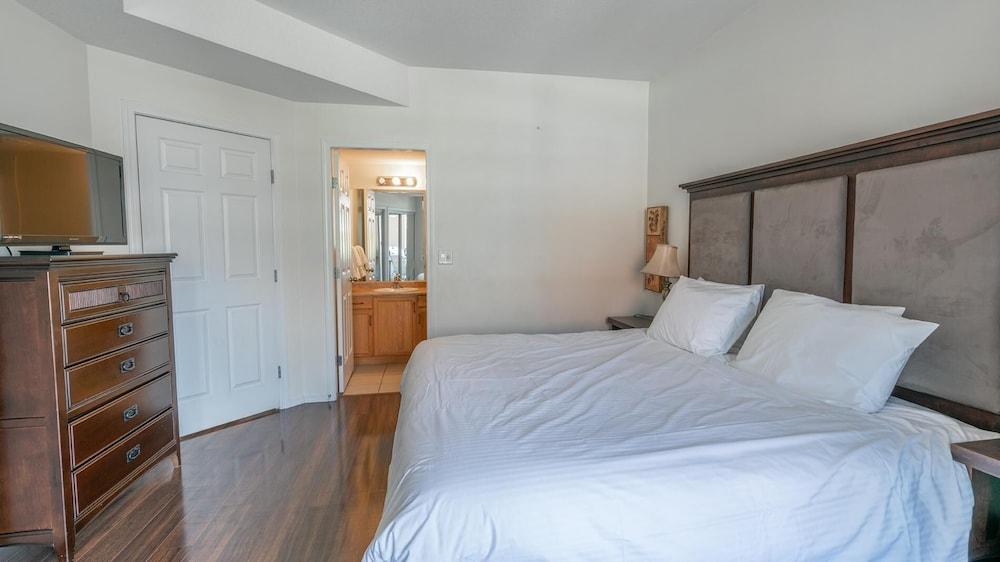 Two Bed Two Bath Two Pools