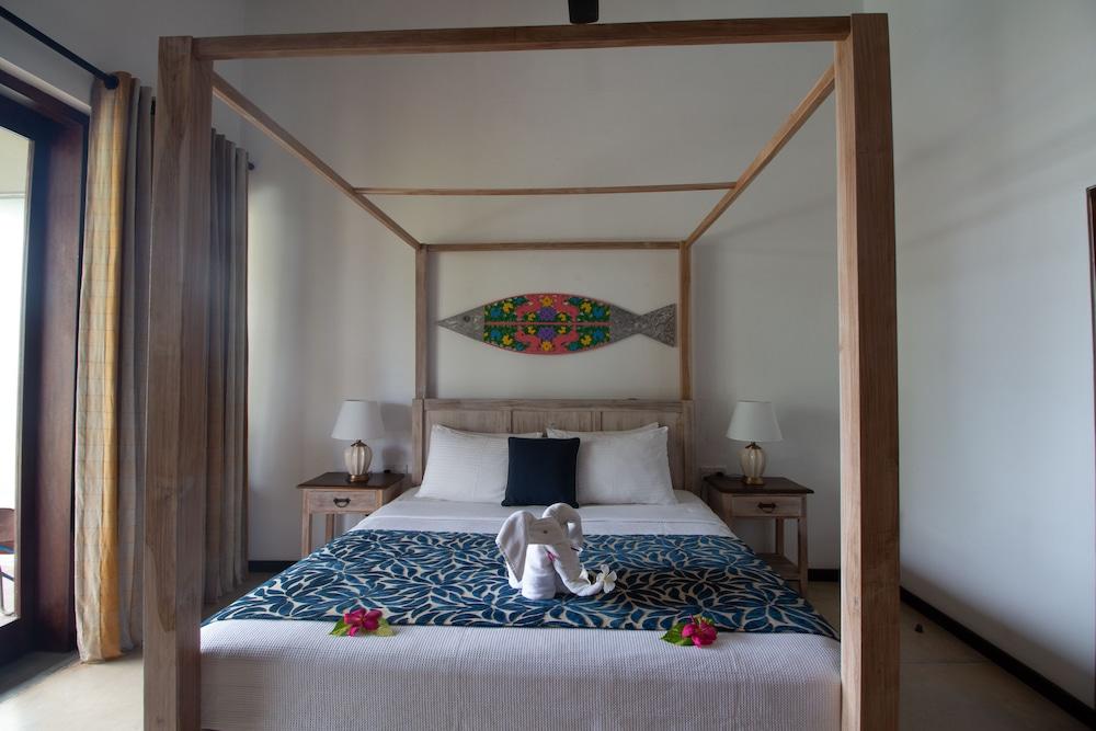 Parangi Weligama Bay