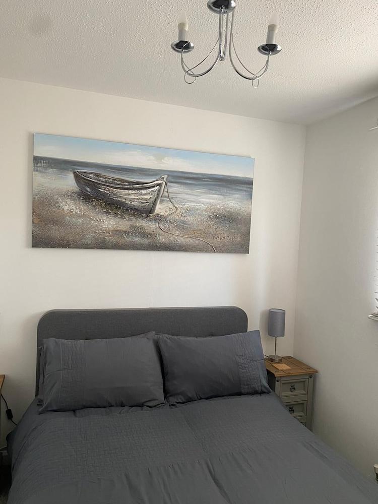 Riverside Park Ground Floor Apartment - St Neots