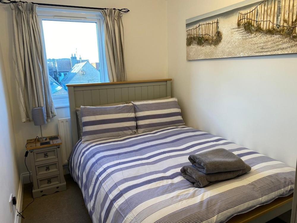 Penthouse Waterfront Apartment - St Neots