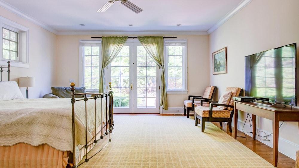 Traditional East Hampton Estate