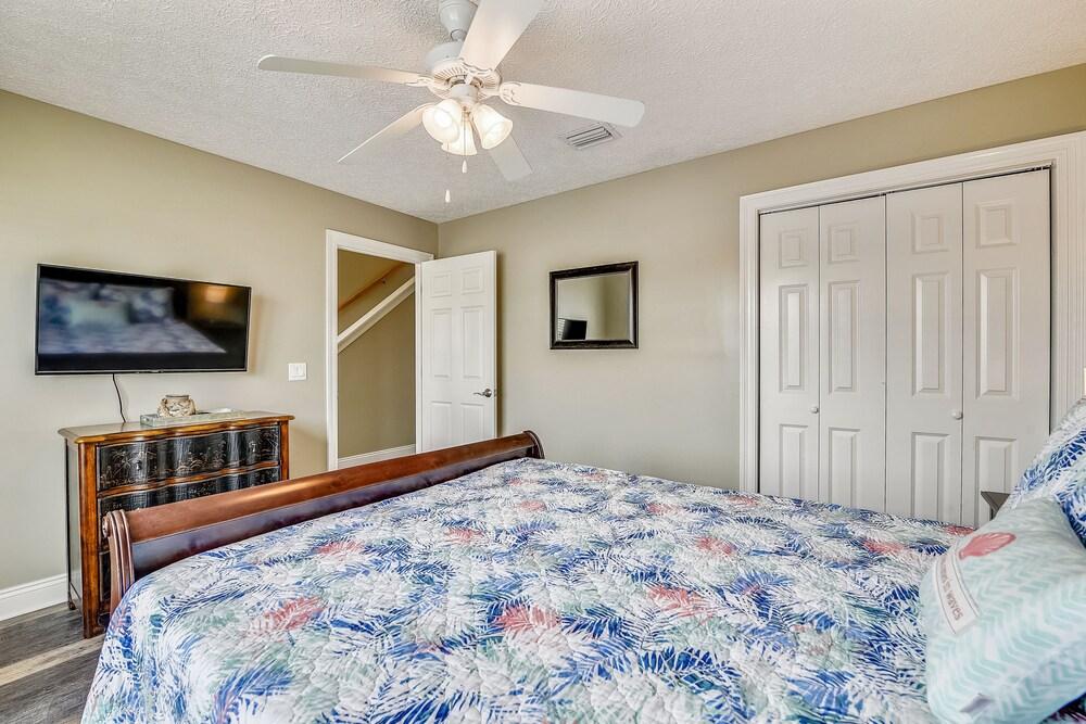 Serenity Beach by Book That Condo