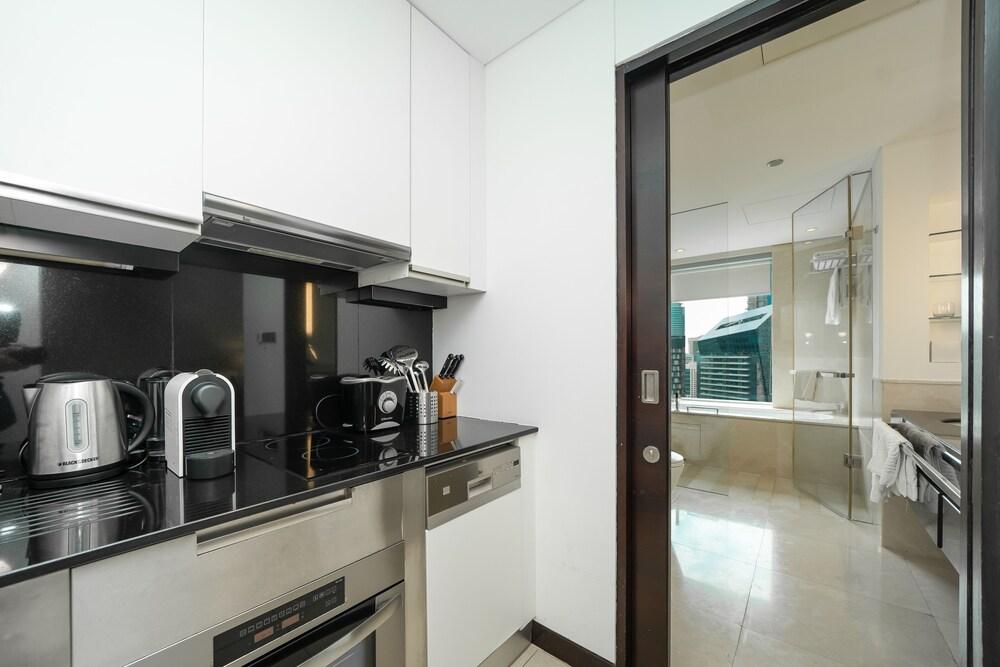 Luton Vacation Homes - Address Marina