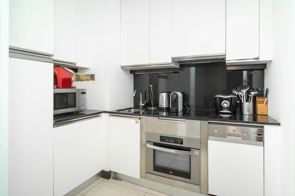 Luton Vacation Homes - Address Marina