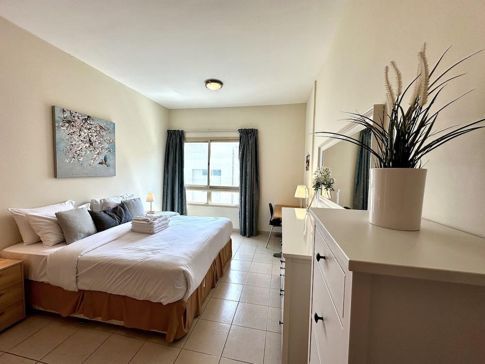 Lux BnB I Turia Tower I Lake & Garden View