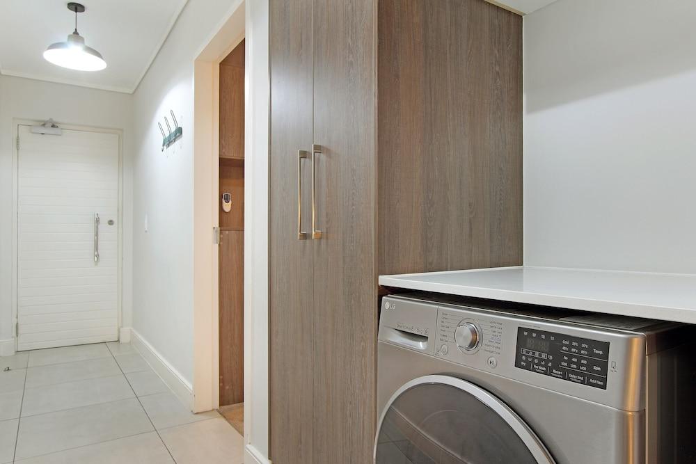 WatersEdge Aparthotel