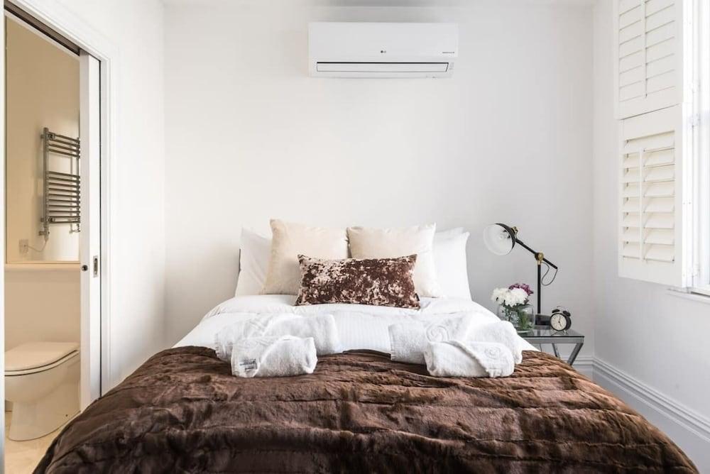 Fulham 2-bed Apt w/ South Terrace Near Tube