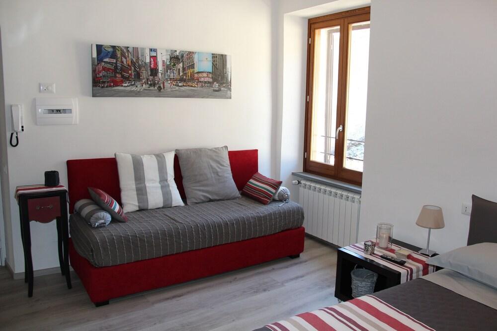 The Window on the Cathedral - Studio Apartment