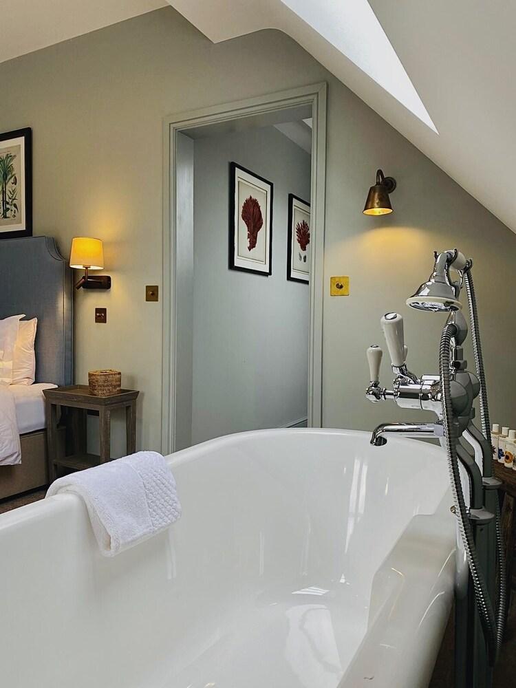 The Bottle & Glass Inn