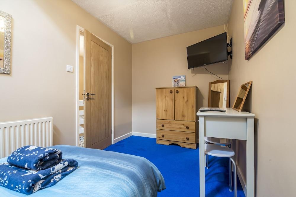 Harry's - 2 Bedroom Holiday Home - Tenby