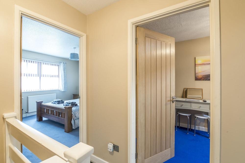 Harry's - 2 Bedroom Holiday Home - Tenby