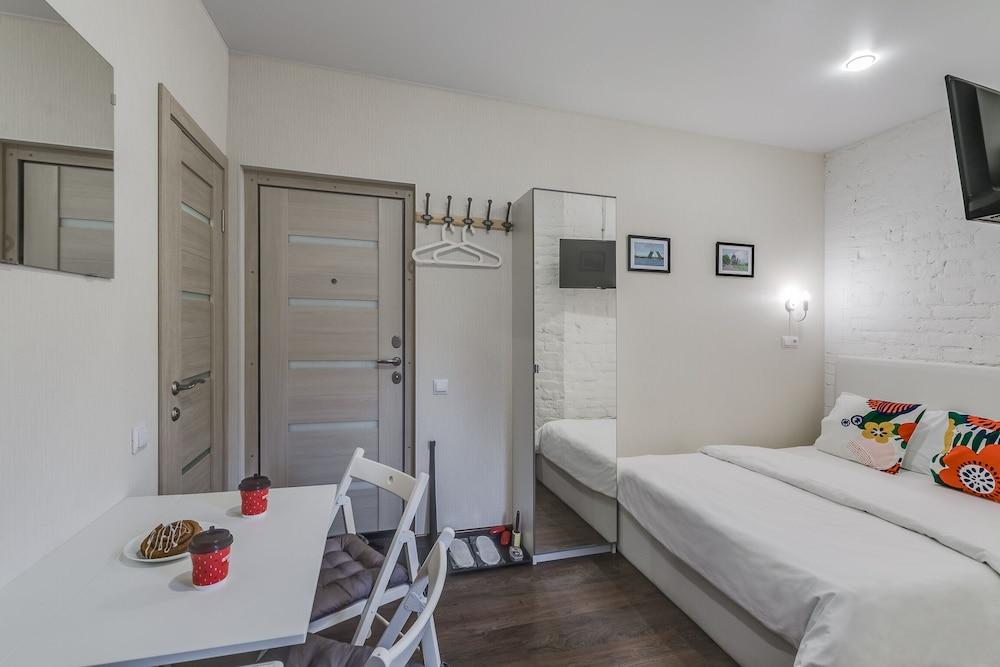 Travelto Petrogradskaya