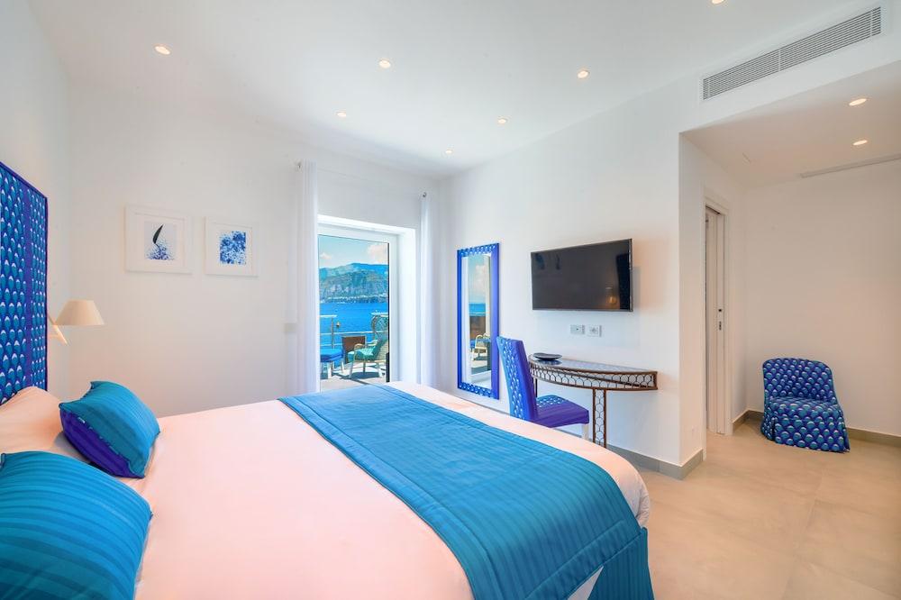 Beachfront Villa Sorrento & private sea access