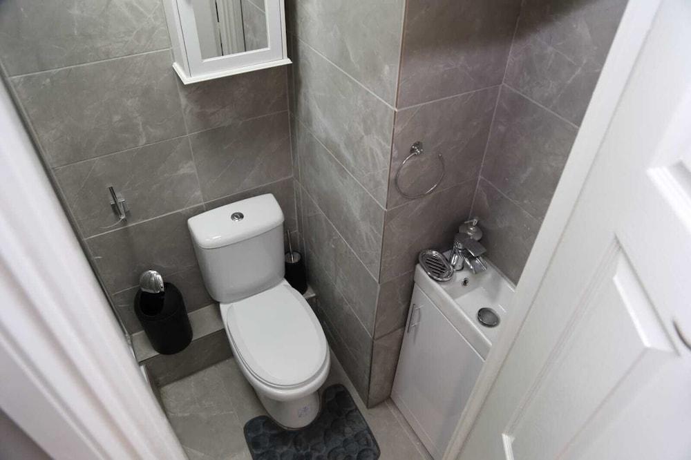 Budget Ensuite Room Woolwich