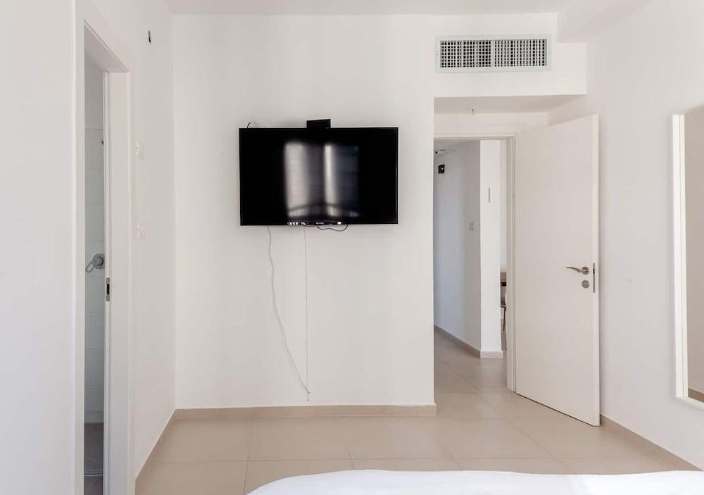 O-O Group -Luxury 3BR APT See View Tower