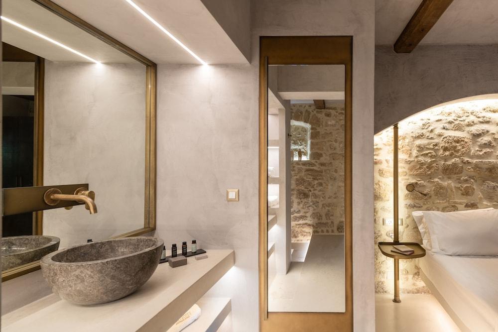 Inotropes Boutique Suites - Adults Only