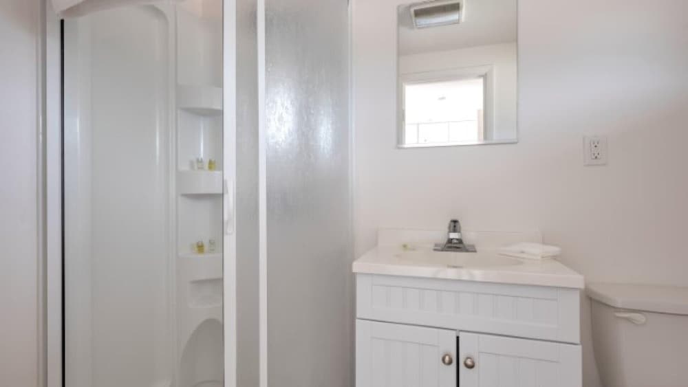 Unit 5 Dbl Queen - Bungalows at Common Ground