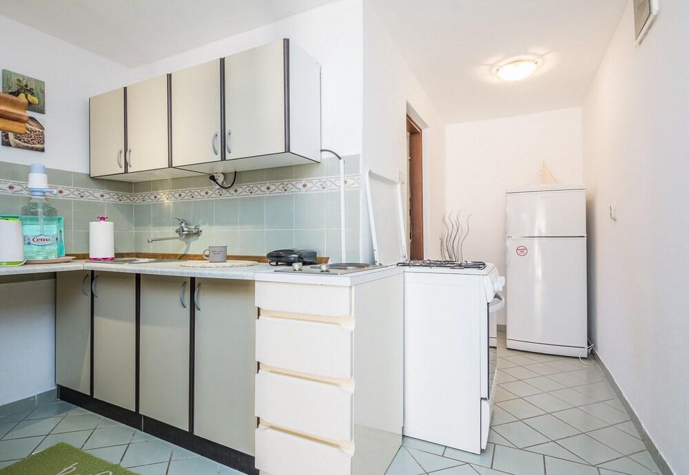 Apartment Jelena 50m From The Beach