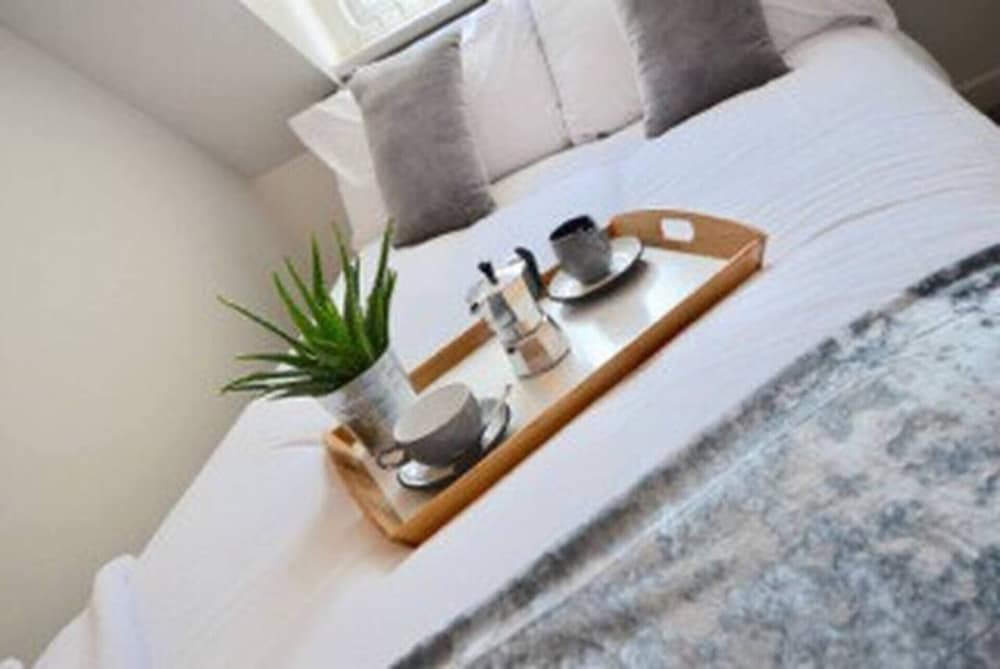 Beautiful 3-bed House in Wolverhampton