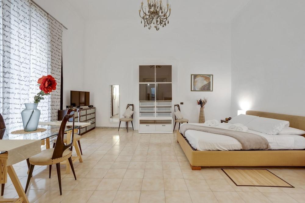 Costigliola Palace Netflix&Parking Flat