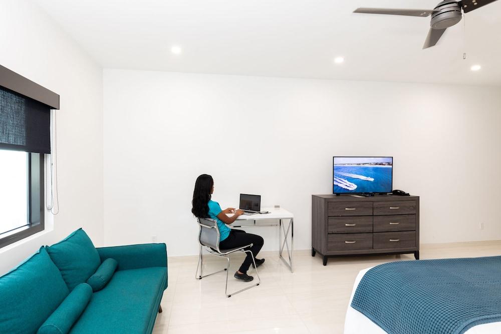 Seascape Grace Bay Hotel & Townhome Villas