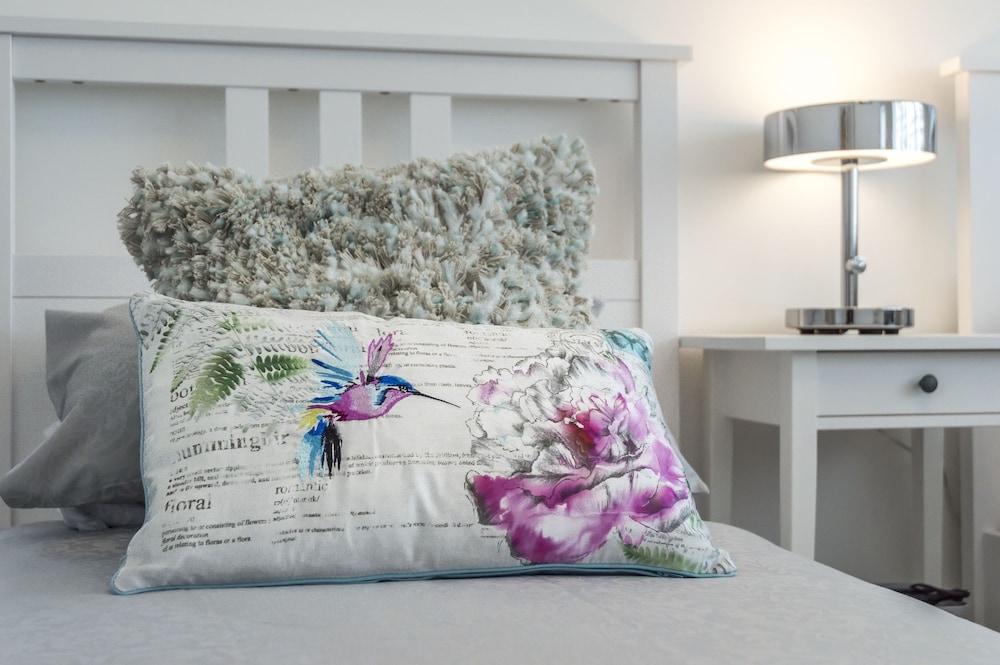 Mayfield House - 4 Bedroom House - Tenby