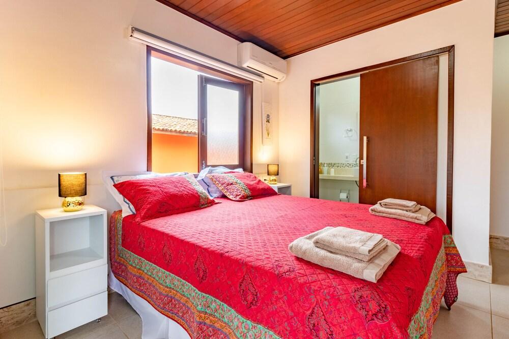 PF09 - Linda Casa 6 Suítes a 300m da Praia